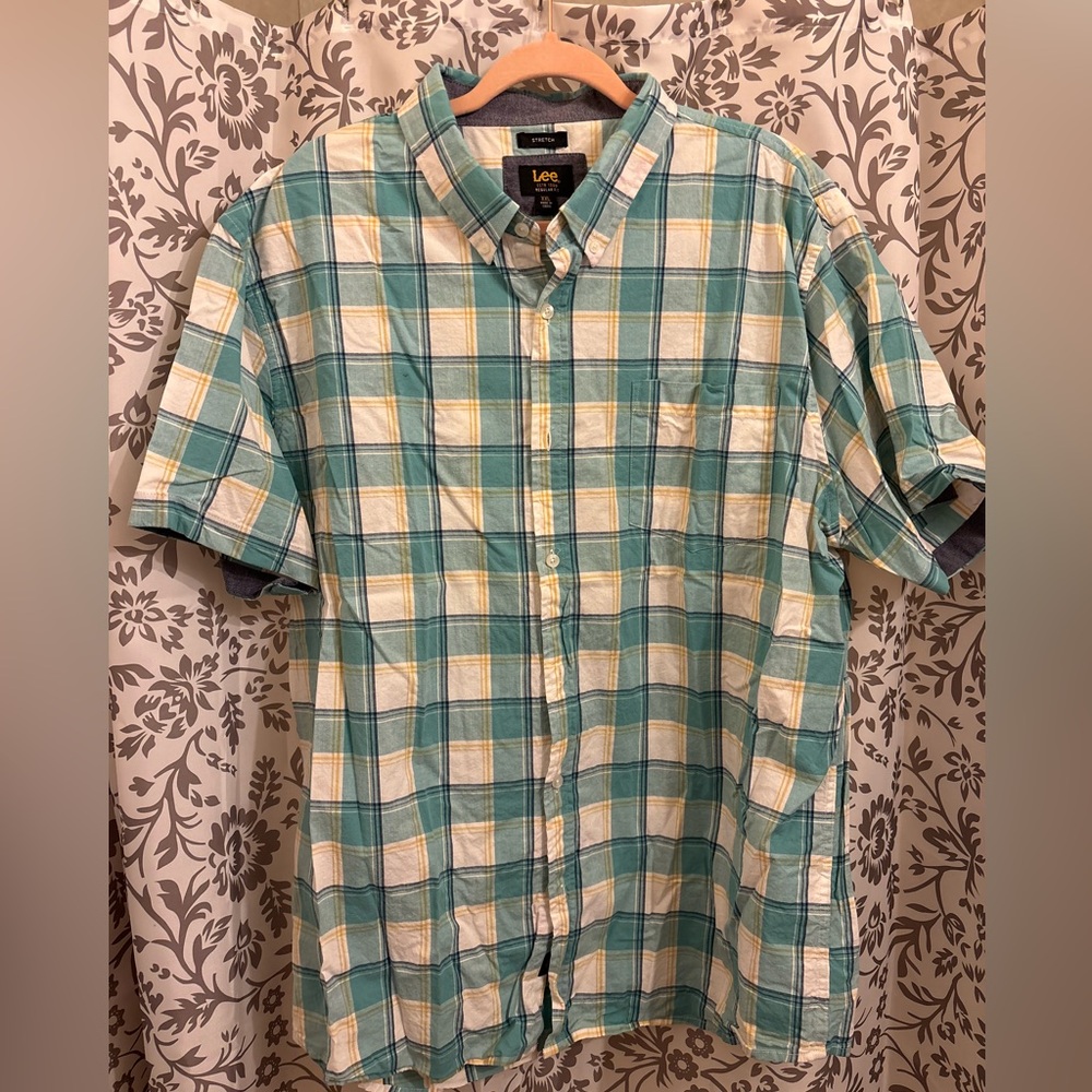 Lee Men's Blue and Cream Plaid Button Down Shirt